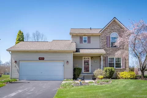 9351 Huron Park Dr, Brighton, MI 48116