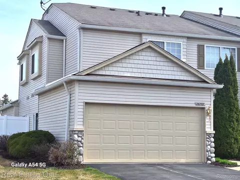 26707 Ashton Dr, Woodhaven, MI 48183