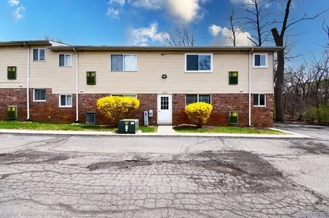 5299 Highland Rd #102, Waterford, MI 48327