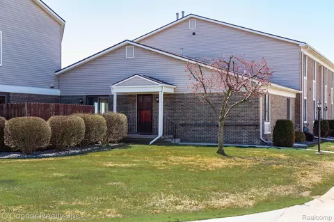 1660 River Rd #12, Marysville, MI 48040