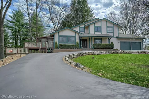 11329 Newman Rd, Brighton, MI 48114