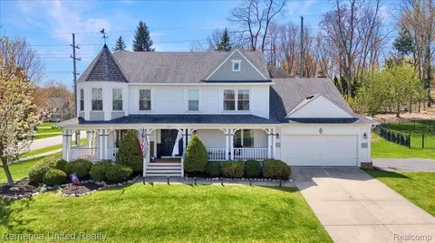 892 Chatham Dr, Milford, MI 48381