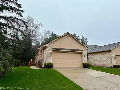 35310 Lone Pine Ln, Farmington Hills, MI 48335
