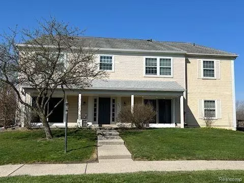 822 Bloomfild Villag Blvd #E, Auburn Hills, MI 48326