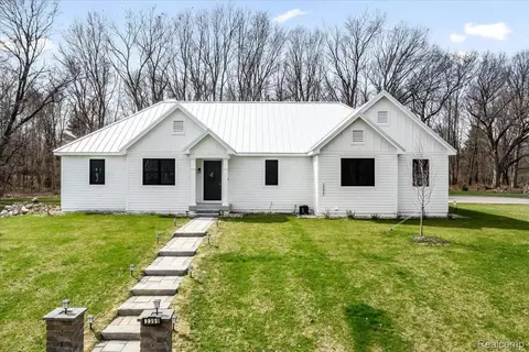 2395 Pinewood, Milford, MI 48381