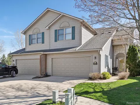 294 Stratford Ln, Orion, MI 48360