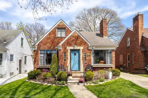 414 Lothrop Rd, Grosse Pointe Farms, MI 48236