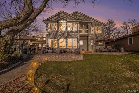 8460 Woodland Shore Dr, Brighton, MI 48114