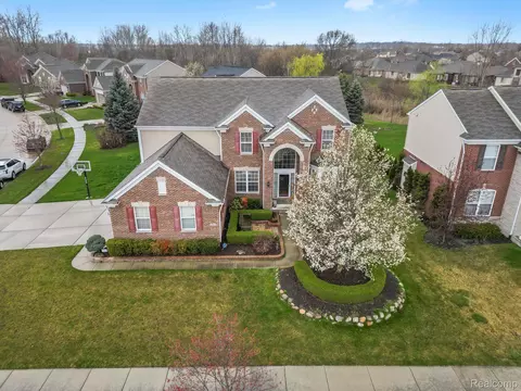 49915 Gracechurch Rd, Macomb, MI 48044