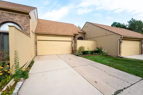 2411 Rochelle Park Dr, Rochester Hills, MI 48309