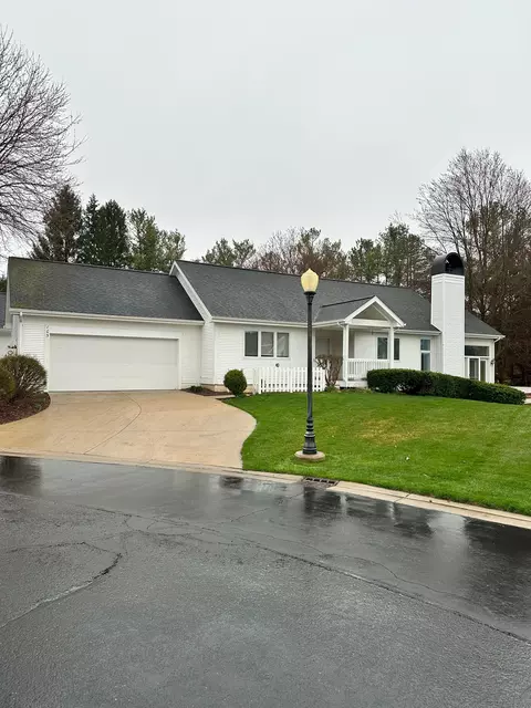 105 Quiet Creek Cir, Chelsea, MI 48118