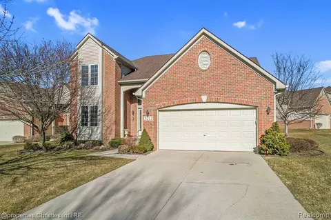 3212 Lacosta Ct, Commerce Twp, MI 48382