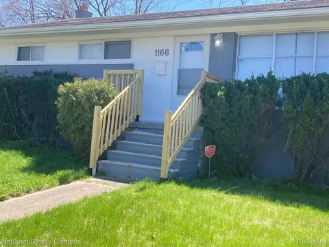 1166 Maurer Ave, Pontiac, MI 48342