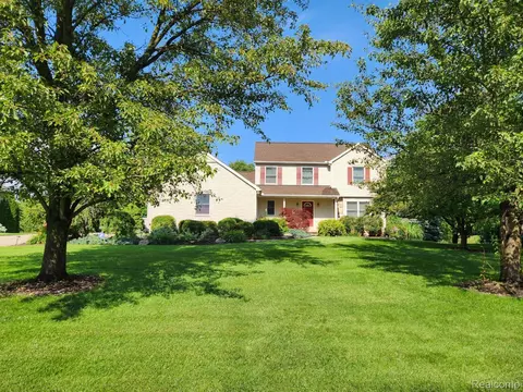27416 Pond Dr, Lyon, MI 48165