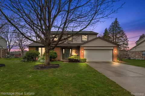 3683 Fernleigh Dr, Troy, MI 48083