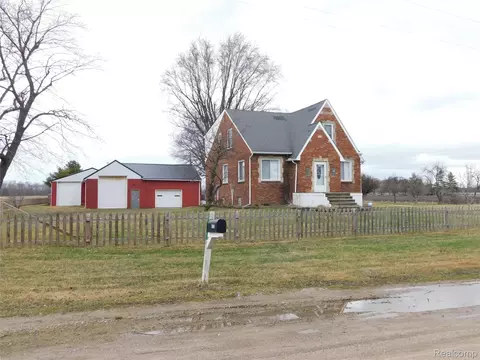 8753 Hollow Corners Rd, Almont, MI 48003