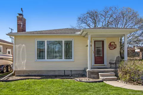 4878 Montfaucon St, Trenton, MI 48183