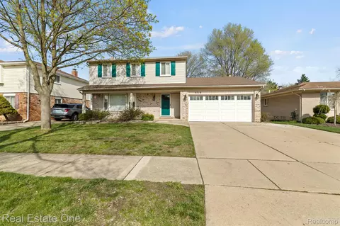 9719 Sharon St E, Taylor, MI 48180