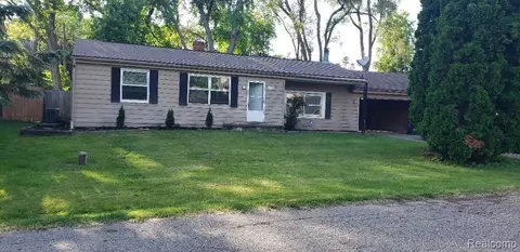 2380 Island View Dr, West Bloomfield, MI 48324