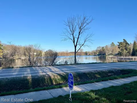 000 N Conklin Rd, Lake Orion, MI 48362