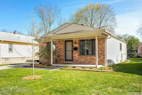 2221 Dorothea Rd, Berkley, MI 48072