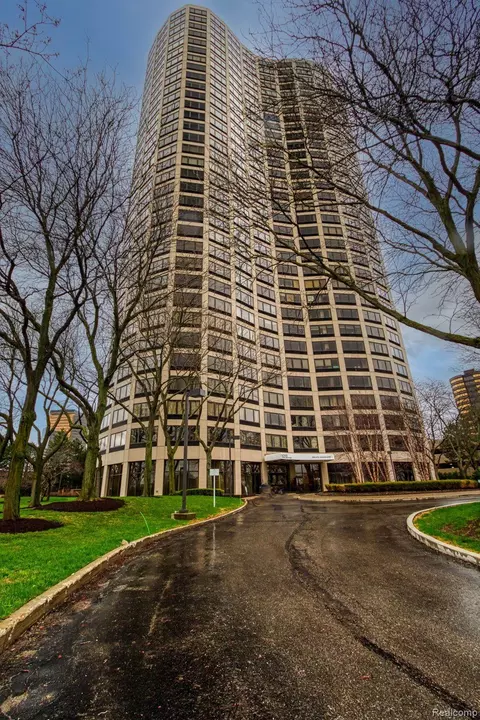 5000 Town Ctr #2205, Southfield, MI 48075