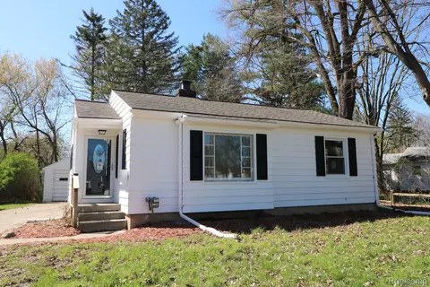 2602 Macomber St, Flint, MI 48503