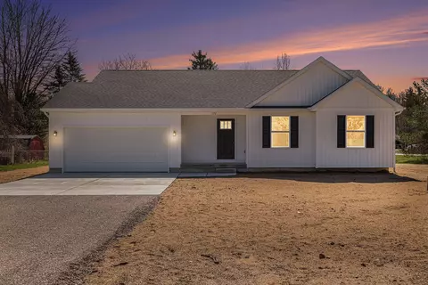 172 Maverick Ln, Mayfield, MI 48446