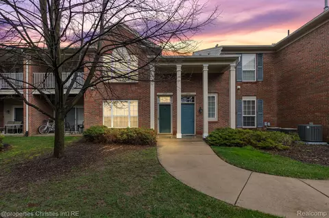 1105 Saratoga Blvd #3, Commerce, MI 48390