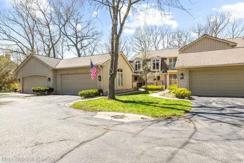 1106 Hillpointe Cir, Bloomfield Hills, MI 48304
