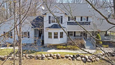 11381 Ravenswood, Holly, MI 48442