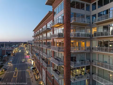 350 N Main St #711, Royal Oak, MI 48067