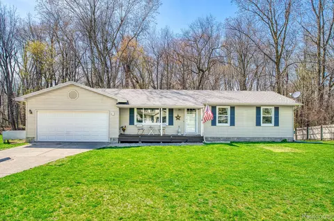 13420 Heather Ln, Perry, MI 48872