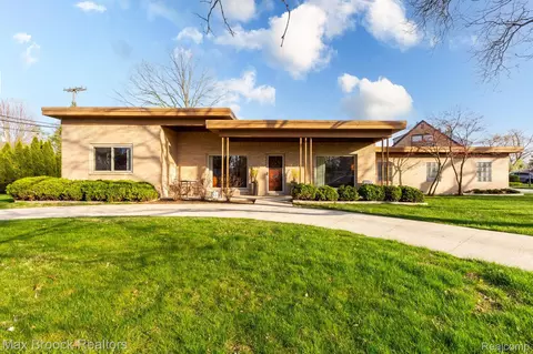 1941 Woodsboro Dr, Royal Oak, MI 48067