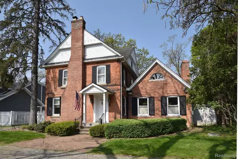 32647 Franklin Rd, Franklin, MI 48025
