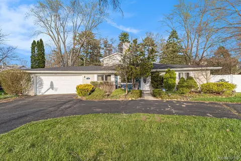 2799 Bay Dr, West Bloomfield, MI 48324