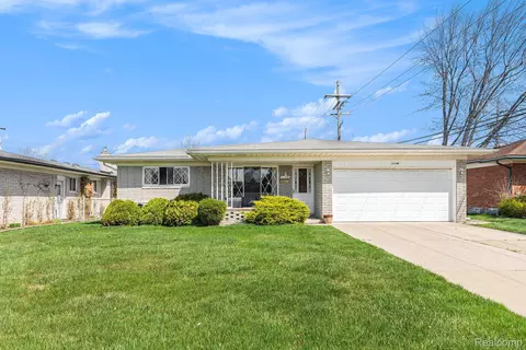 11109 Brougham Dr, Sterling Heights, MI 48312