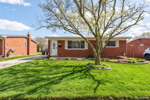 25639 Chernick St, Taylor, MI 48180