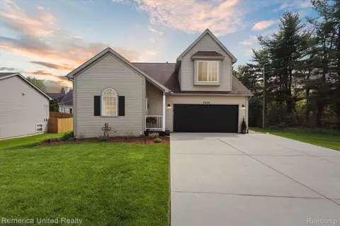 2438 Pinecone Dr, Oceola, MI 48843