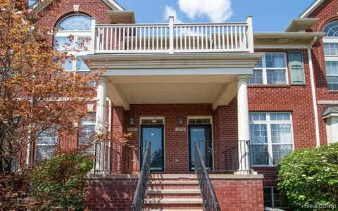 1504 Devon Ln, Troy, MI 48084