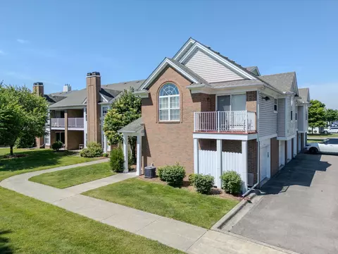 46254 Cavalier Dr, Macomb, MI 48044