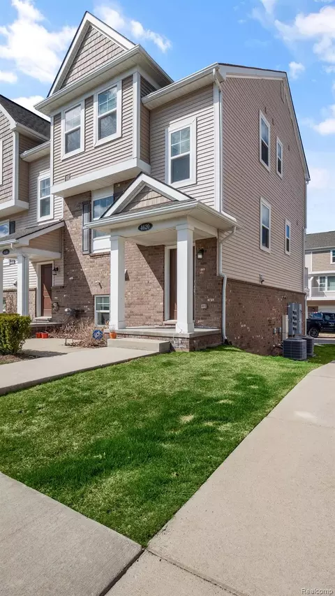 4620 Bradley Cir, Troy, MI 48085