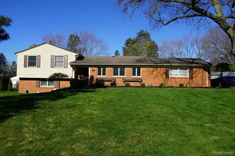 6933 Dublin Fair Rd, Troy, MI 48098