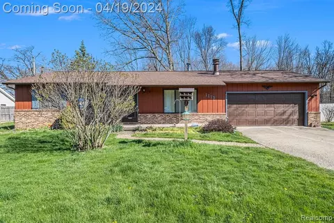 1173 Lincoln Dr, Flint, MI 48507