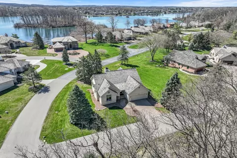 51 Chateaux Du Lac, Fenton, MI 48430