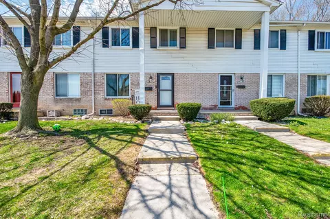 14132 Merriweather St #220, Sterling Heights, MI 48312