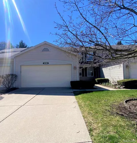 3115 Megan Dr, Waterford, MI 48328
