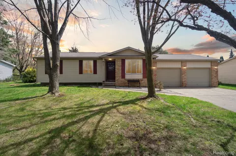 6061 Homestead Plc Pl, Grand Blanc, MI 48439