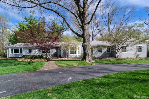 25430 Canterbury Rd, Franklin, MI 48025