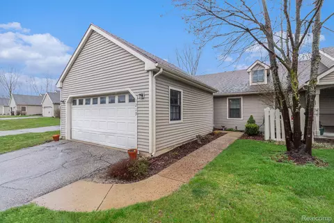 1219 Zimmer Plc Pl, Williamstown, MI 48895
